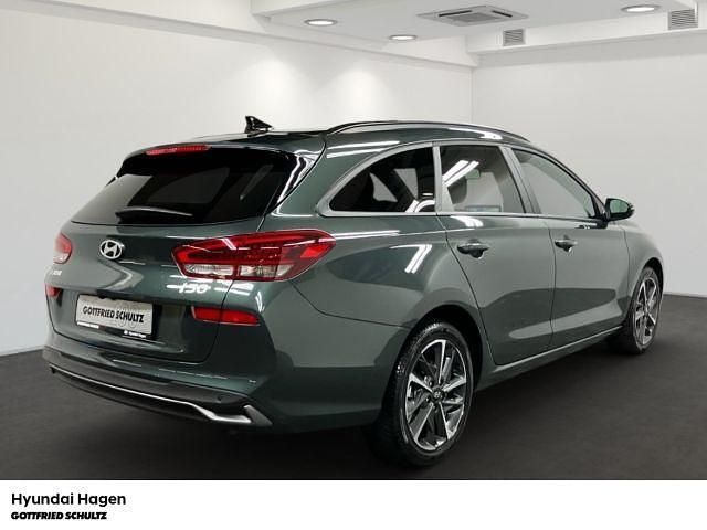 Gebraucht Hyundai i30 Advantage 101 PS (74 kW) 2025 Cypress green / mic Kombi