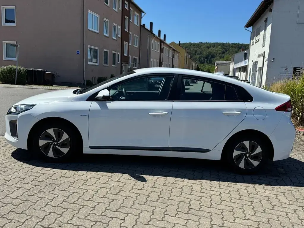 Gebraucht Hyundai Ioniq 105 PS (77 kW) 2019 Weiß Kleinwagen