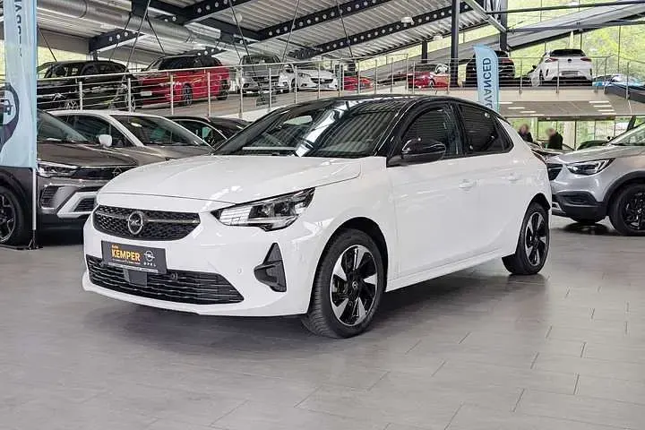 Usata Opel Corsa-e GS Line 100 kW (136 CV) 2022 Bianco Utilitaria