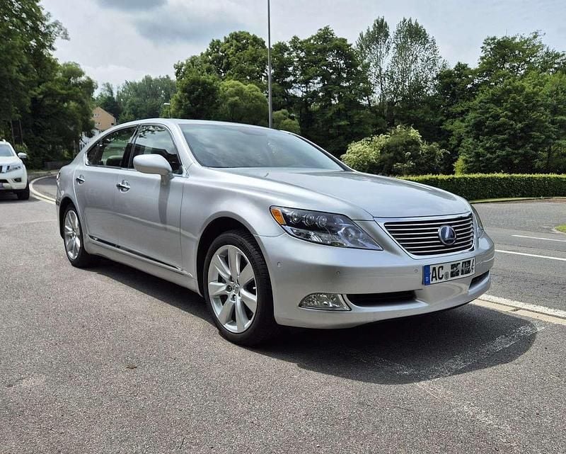 Grau Gebraucht 2008 Lexus LS600h L Limousine | 14.000 € - Bild 1/4