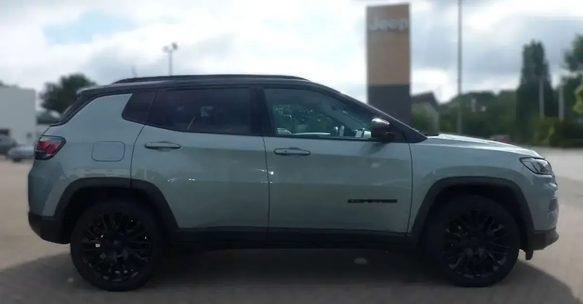Gebraucht Jeep Compass 131 PS (96 kW) 2022 Blau SUV