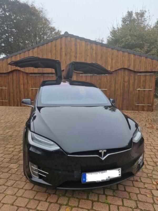 Schwarz Gebraucht 2016 Tesla Model X SUV | 46.666 € (Teuer) - Bild 1/4