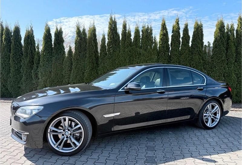 Second-hand BMW 740 313 CP (230 kW) 2013 Negru Berlinǎ