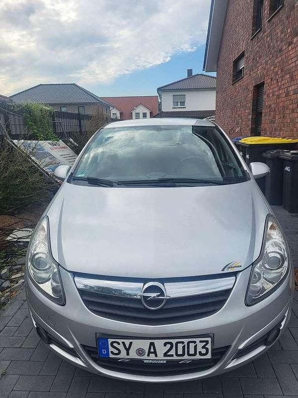 Grau Gebraucht 2010 Opel Corsa Sport Limousine | 2.800 € (Fairer Preis) - Bild 1/4