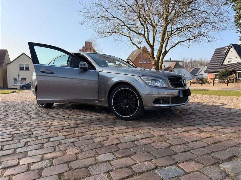 Second-hand Mercedes C220 170 CP (125 kW) 2009 Gri Berlinǎ