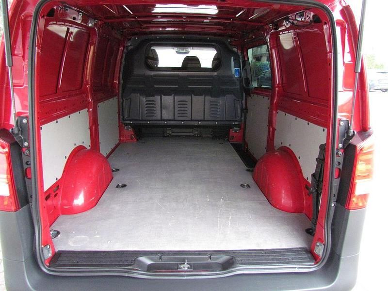 Gebraucht Mercedes Vito 163 PS (119 kW) 2021 Rot Van