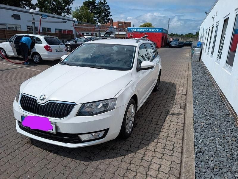 Weiß Gebraucht 2013 Skoda Octavia Kombi | 7.000 € (Guter Preis) - Bild 1/4