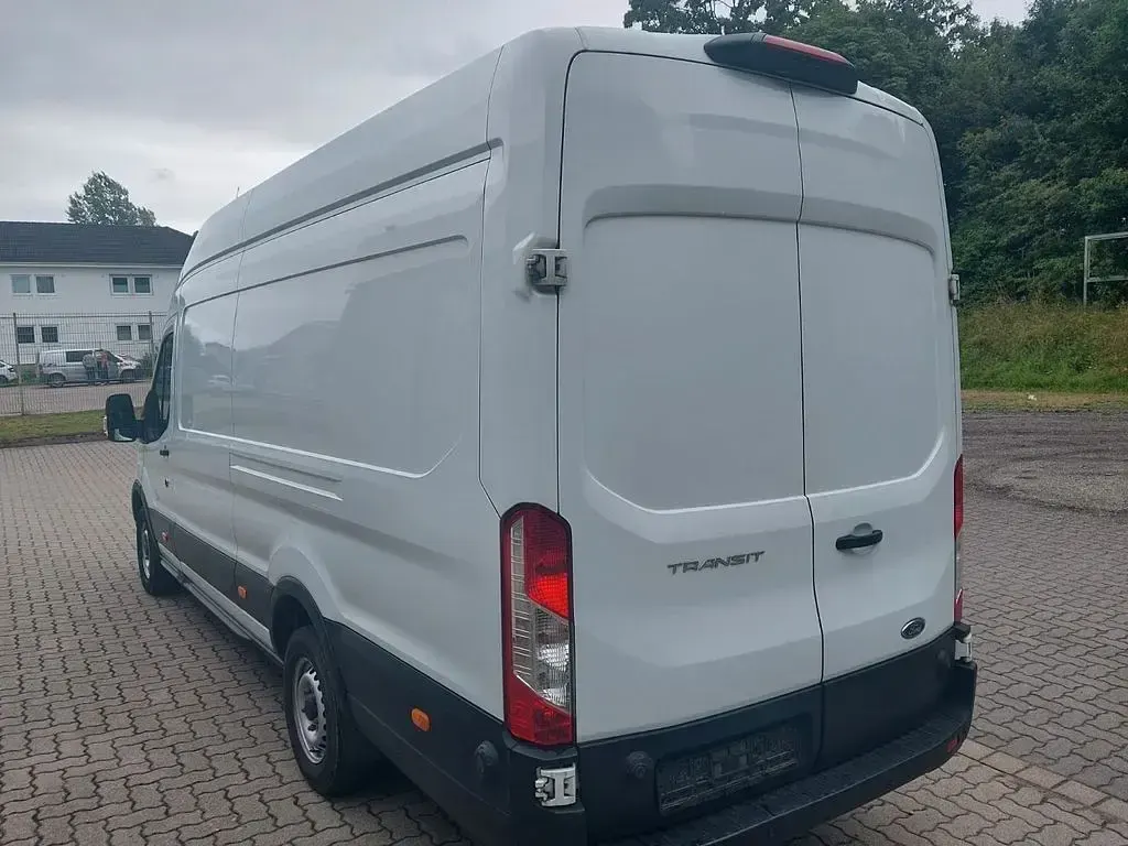 Gebraucht Ford Transit 131 PS (96 kW) 2023 Weiß Van / Kleinbus