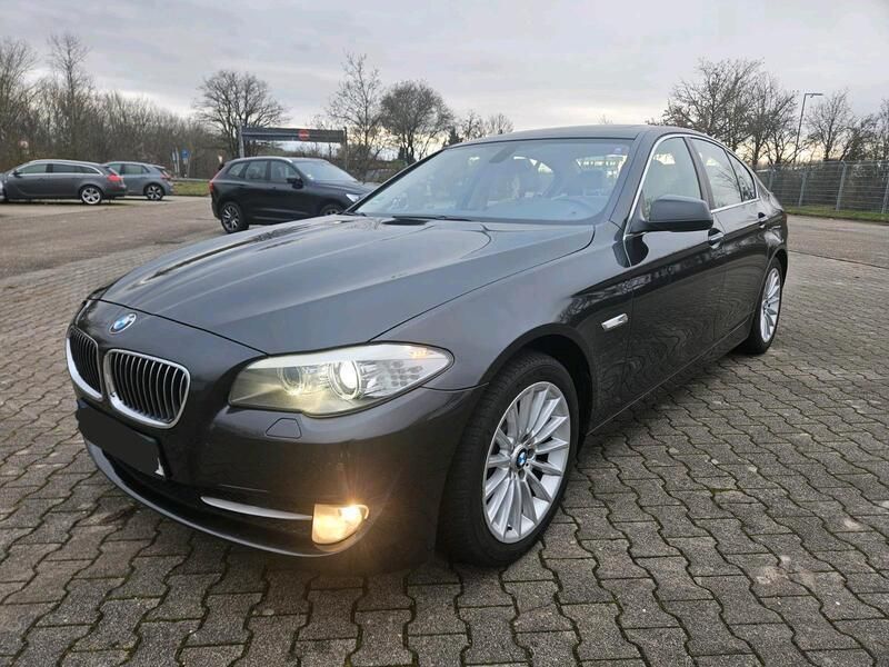 Andere außenfarben Gebraucht 2010 BMW 523 Limousine | 10.499 € (Teuer) - Bild 1/4
