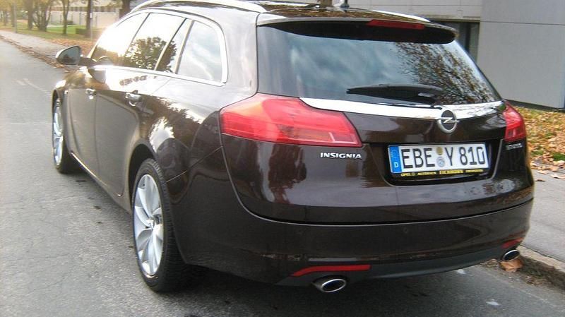Gebraucht Opel Insignia 194 PS (142 kW) 2013 Braun Kombi