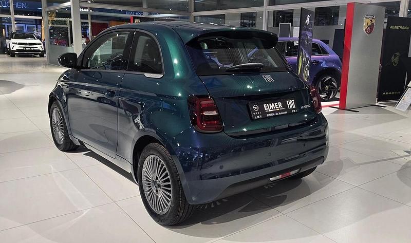 Neu Fiat 500 65 PS (47 kW) 2026 Grün Limousine