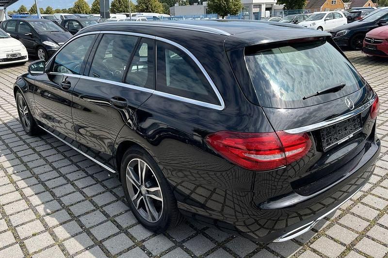 Gebraucht Mercedes C180 Avantgarde 156 PS (114 kW) 2016 Schwarz Limousine