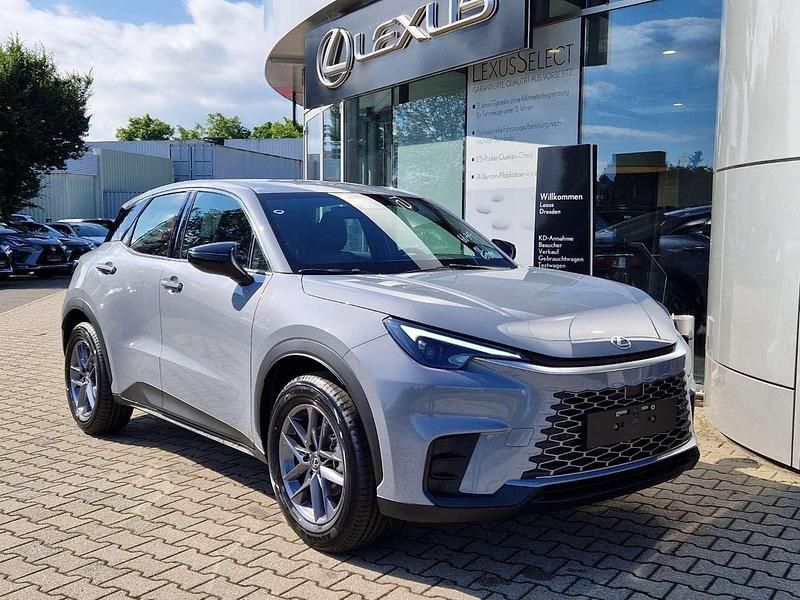 Neu Lexus LBX 136 PS (100 kW) 2025 Manhattangrau metallic SUV