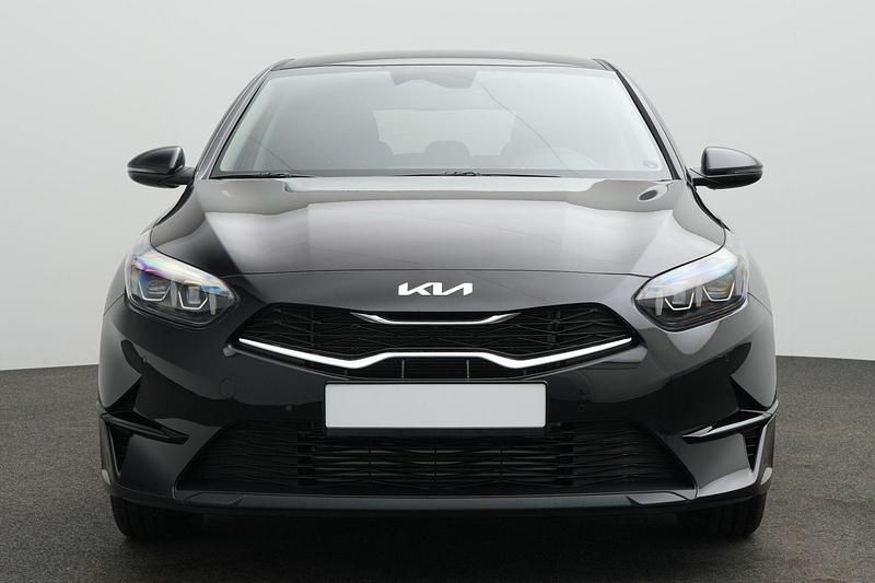 Gebraucht Kia Ceed 140 PS (102 kW) 2025 Zilinaschwarz metall Kleinwagen