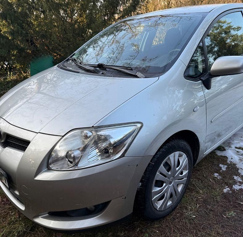 Gebraucht Toyota Auris 132 PS (97 kW) 2009 Silber Limousine