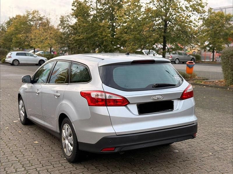 Gebraucht Ford Focus 105 PS (77 kW) 2013 Silber Kombi