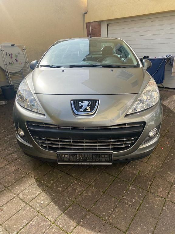 Grau Gebraucht 2010 Peugeot 207 CC Cabrio | 2.480 € (Guter Preis) - Bild 1/4