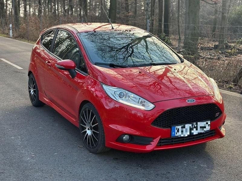 Gebraucht Ford Fiesta ST 182 PS (133 kW) 2013 Rot Kleinwagen