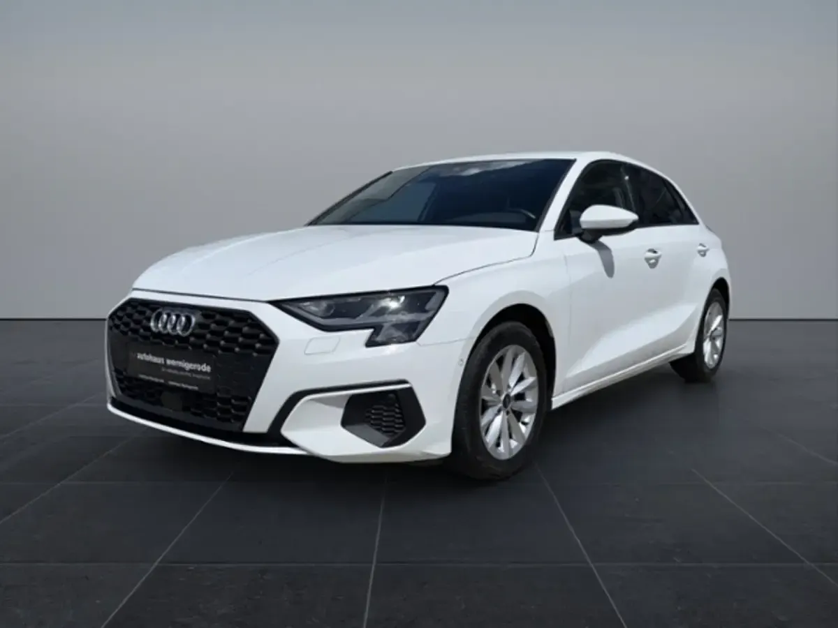 Gebraucht Audi A3 Basis 116 PS (85 kW) 2023 Ibisweiß Limousine