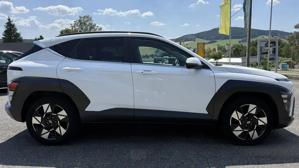 Gebraucht Hyundai Kona Trend 195 PS (143 kW) 2023 Weiß SUV