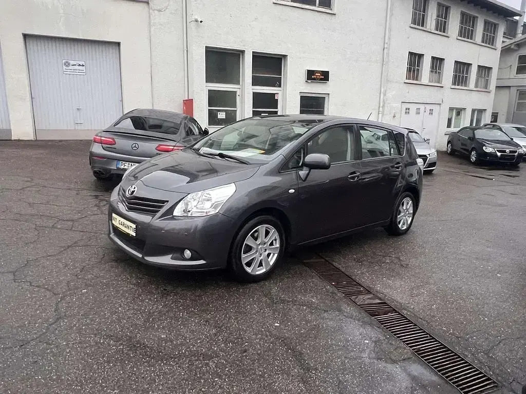 Gebraucht Toyota Verso Edition 147 PS (108 kW) 2010 Grau Van / Kleinbus