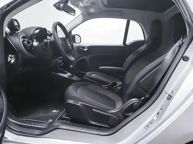 Second-hand Smart ForTwo Electric Drive 60 kW (82 CP) 2024 Alb Coupe