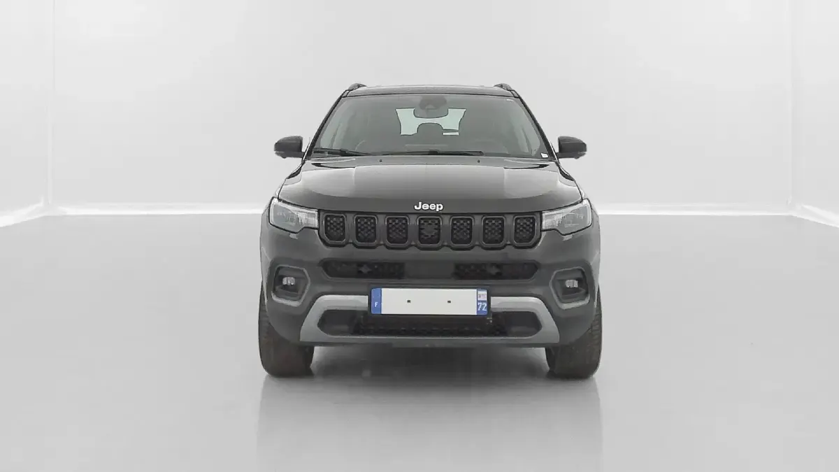 Gebraucht Jeep Compass Overland 179 PS (131 kW) 2024 Solid black SUV