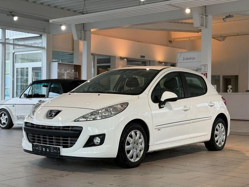 Gebraucht Peugeot 207 Tendance 95 PS (69 kW) 2011 Weiß Limousine