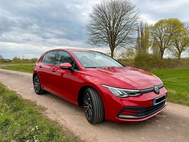 Gebraucht VW Golf VIII 150 PS (110 kW) 2022 Rot Limousine