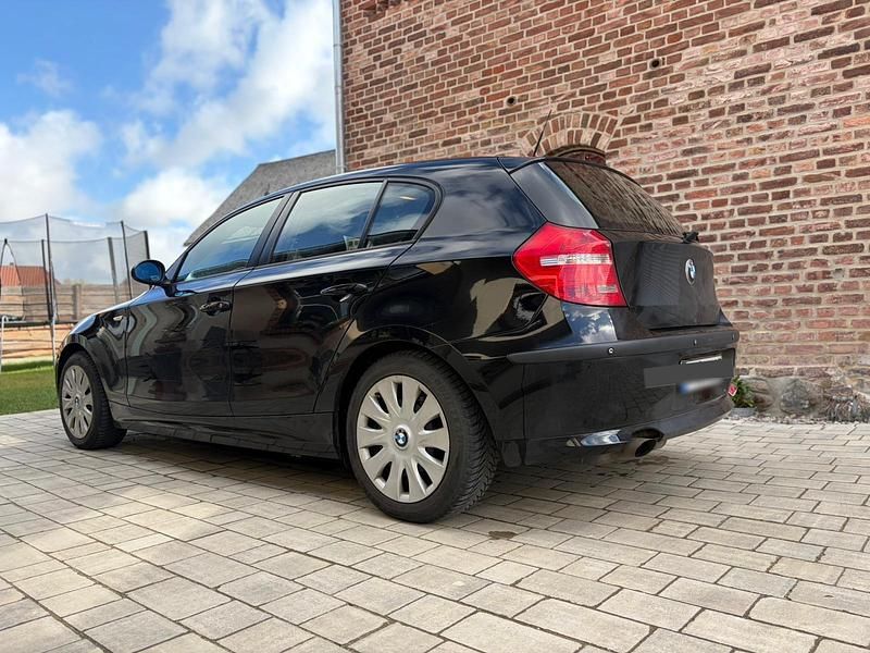 Gebraucht BMW 116 122 PS (89 kW) 2007 Schwarz Kleinwagen