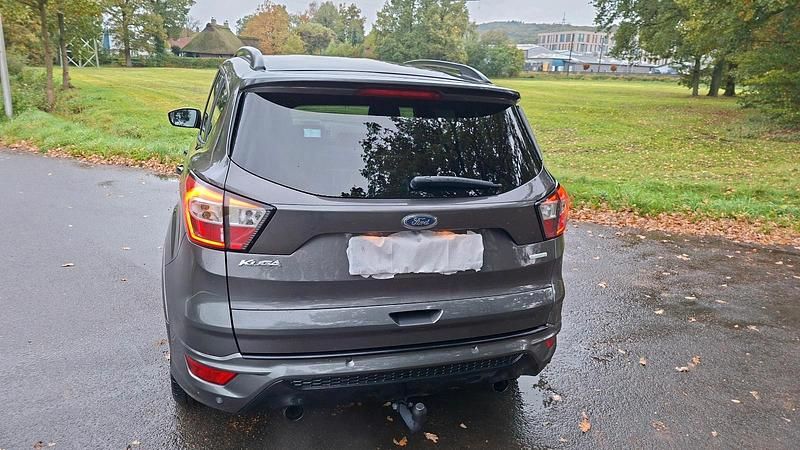 Gebraucht Ford Kuga ST 150 PS (110 kW) 2018 Grau SUV