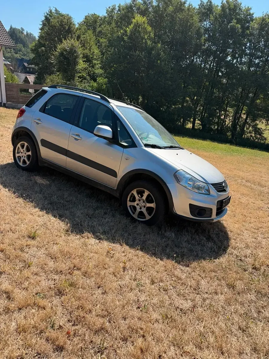 Gebraucht Suzuki SX4 120 PS (88 kW) 2010 Silber SUV