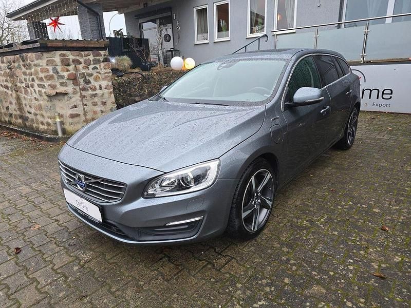 Gebraucht Volvo V60 Momentum 220 PS (161 kW) 2017 Grau Kombi