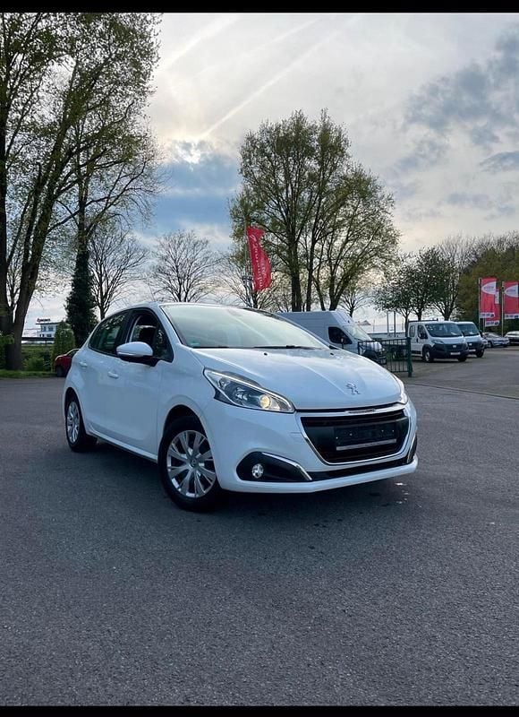 Weiß Gebraucht 2018 Peugeot 208 Active Kleinwagen | 6.950 € (Fairer Preis) - Bild 1/4