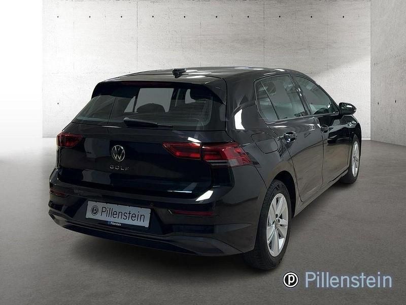 Gebraucht VW Golf Life 116 PS (85 kW) 2022 Schwarz Limousine
