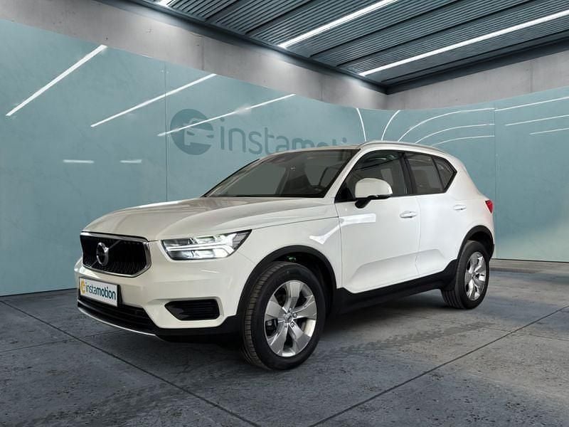 Weiß Gebraucht 2022 Volvo XC40 Momentum SUV | 27.299 € (Guter Preis) - Bild 1/4