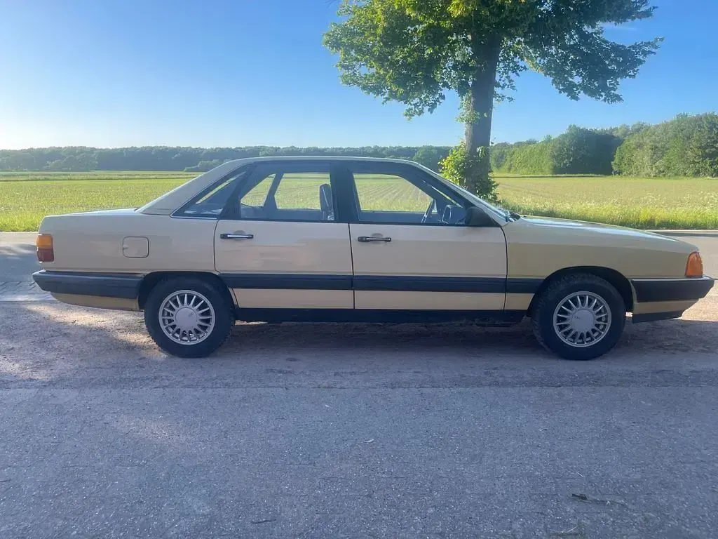 Gebraucht Audi 100 75 PS (55 kW) 1982 Gelb Limousine