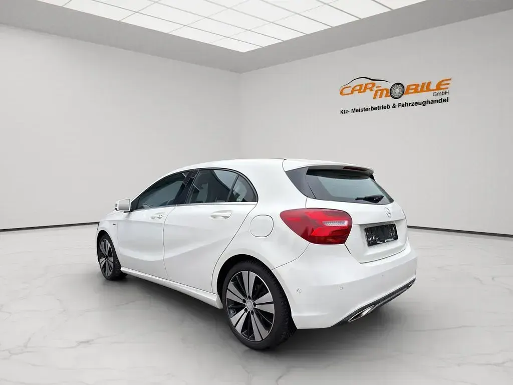 Second-hand Mercedes A200 136 CP (100 kW) 2017 Alb Berlinǎ