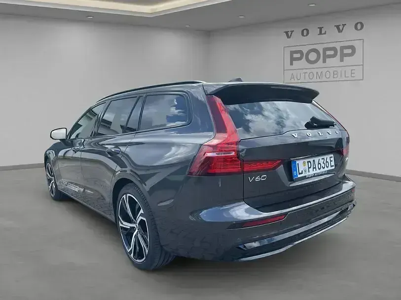 Gebraucht Volvo V60 Plus 349 PS (256 kW) 2024 Platinum grey Kombi