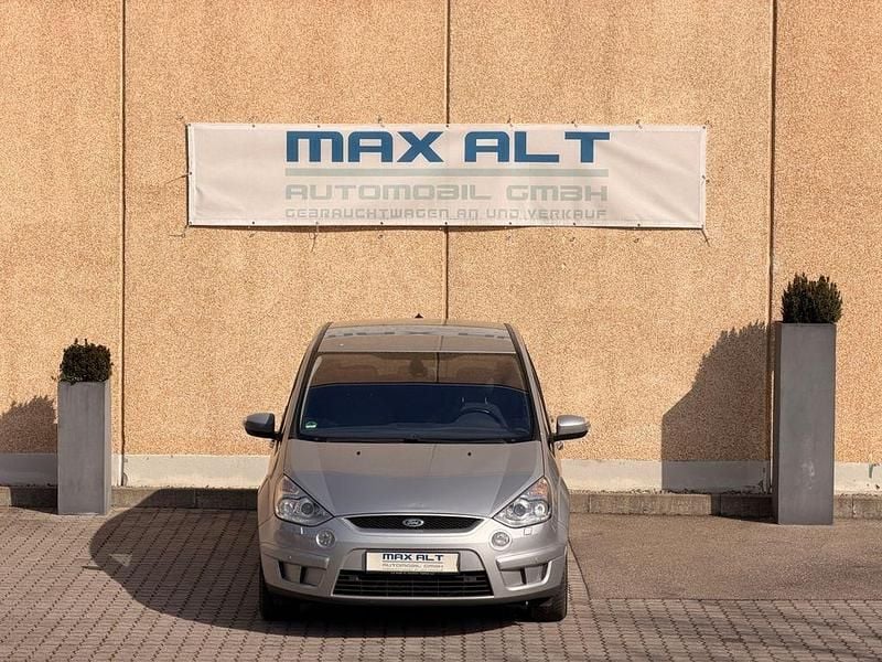 Gebraucht Ford S-MAX Titanium 140 PS (102 kW) 2009 Silber Van / Kleinbus