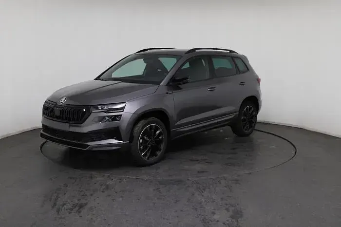 Neu Skoda Karoq SportLine 150 PS (110 kW) 2026 Grau, graphitegrau metallic (5x SUV