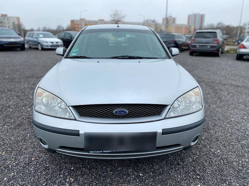 Gebraucht Ford Mondeo 92 PS (67 kW) 2001 Silber Limousine