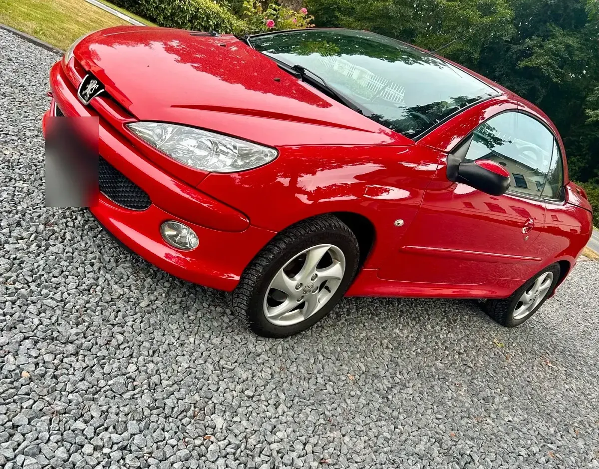 Gebraucht Peugeot 206 CC 109 PS (80 kW) 2006 Rot Cabrio