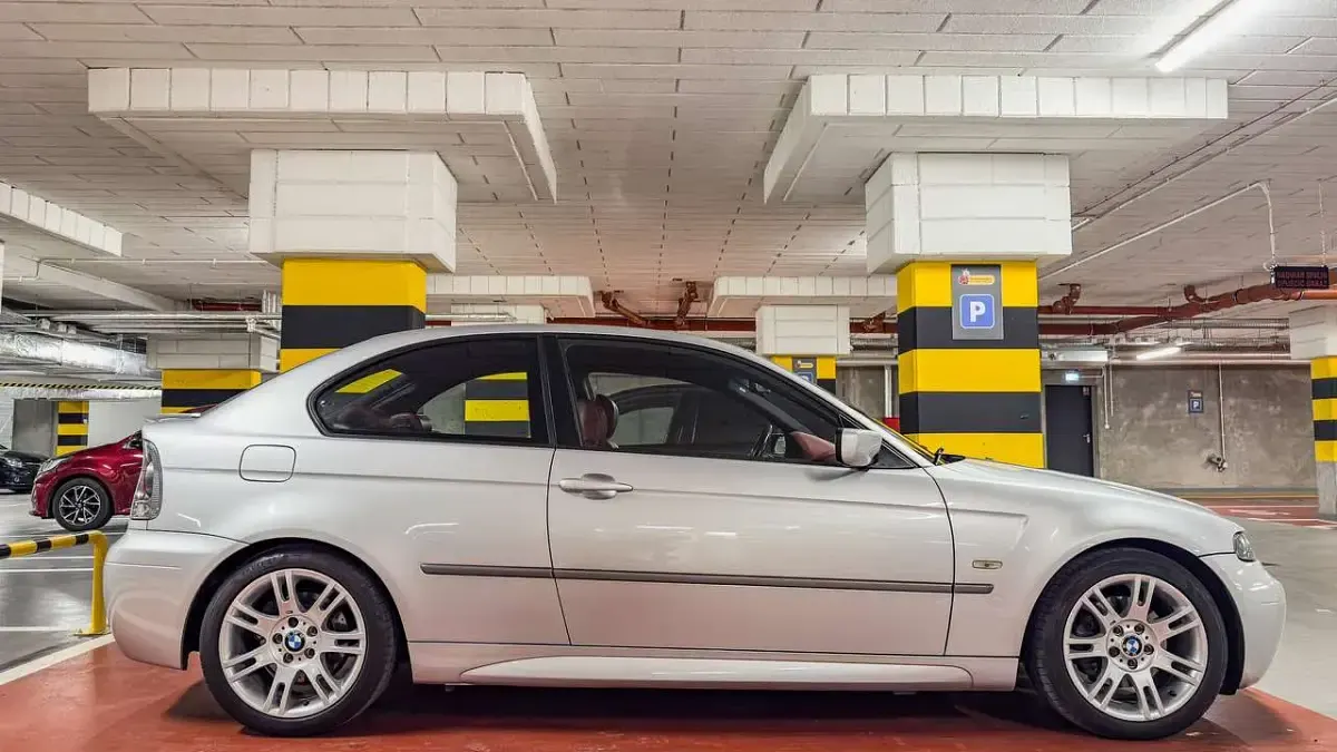 Gebraucht BMW 325 Sport Line 192 PS (141 kW) 2001 Silber Kleinwagen