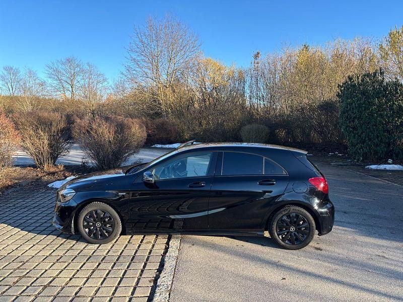 Gebraucht Mercedes A200 AMG line 156 PS (114 kW) 2018 Schwarz Limousine