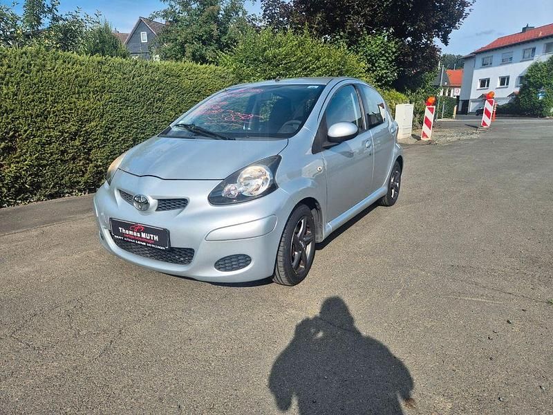 Gebraucht Toyota Aygo Cool 68 PS (50 kW) 2011 Silber Kleinwagen
