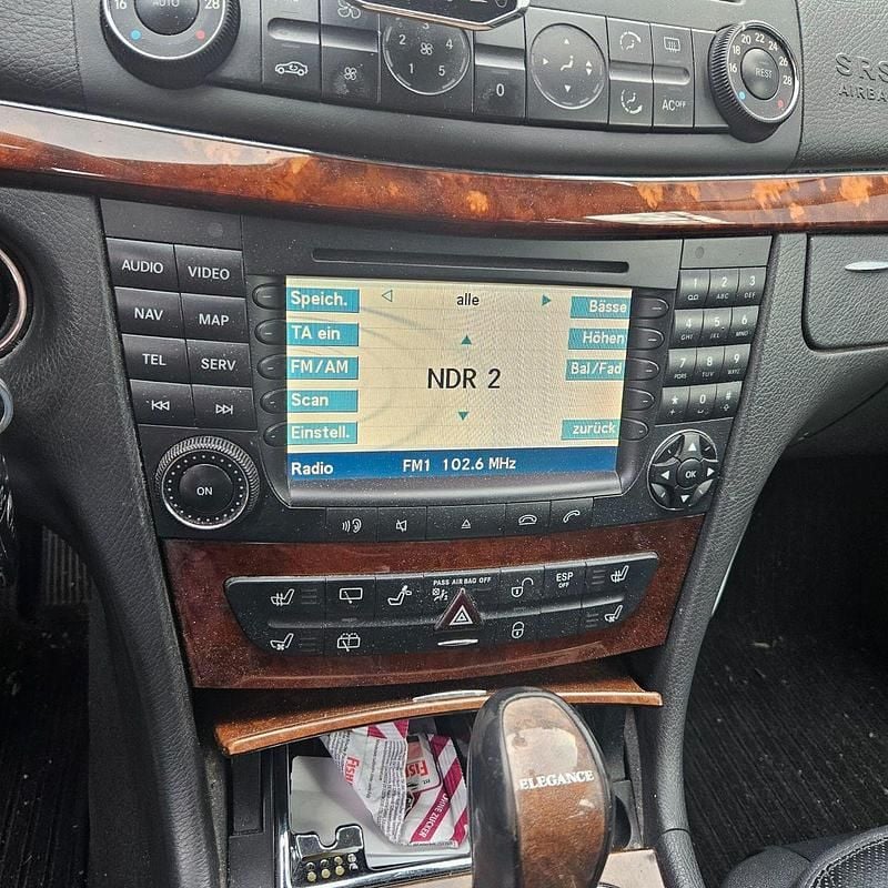 Używany Mercedes E320 Elegance 224 KM (164 kW) 2004 Szary Kombi
