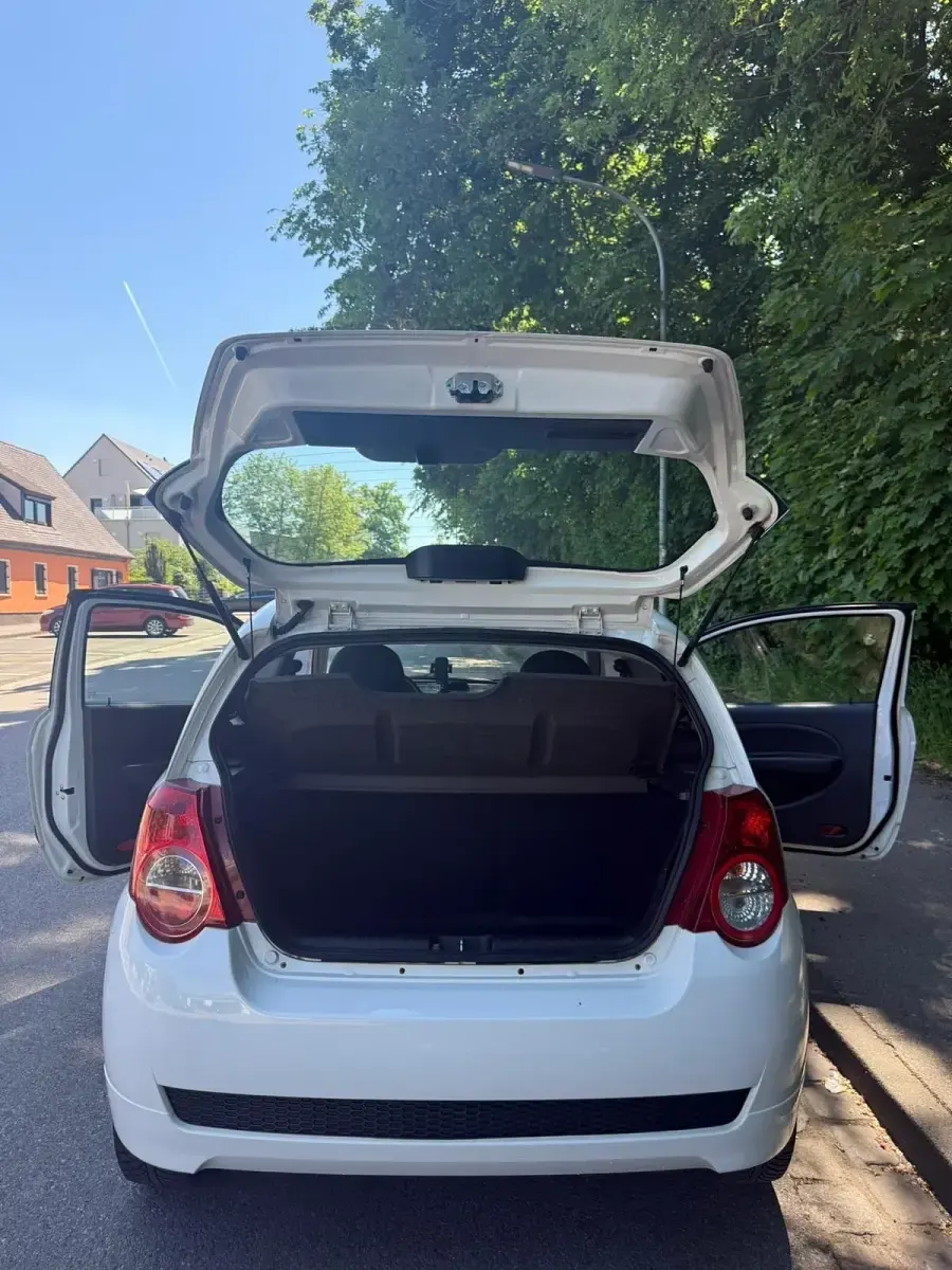 Gebraucht Chevrolet Aveo 84 PS (61 kW) 2009 Weiß Kleinwagen