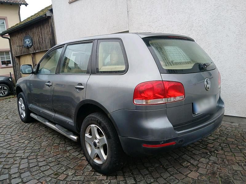 Gebraucht VW Touareg 127 PS (93 kW) 2006 Grau SUV