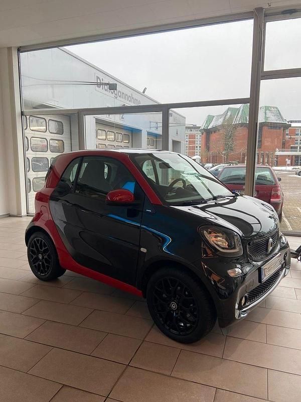 Schwarz Gebraucht 2018 Smart ForTwo Coupé Passion Kleinwagen | 8.400 € (Guter Preis) - Bild 1/4